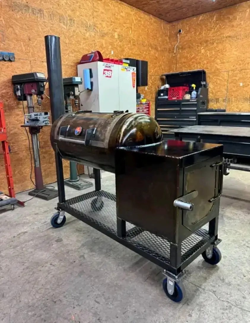 Bbq smoker machine